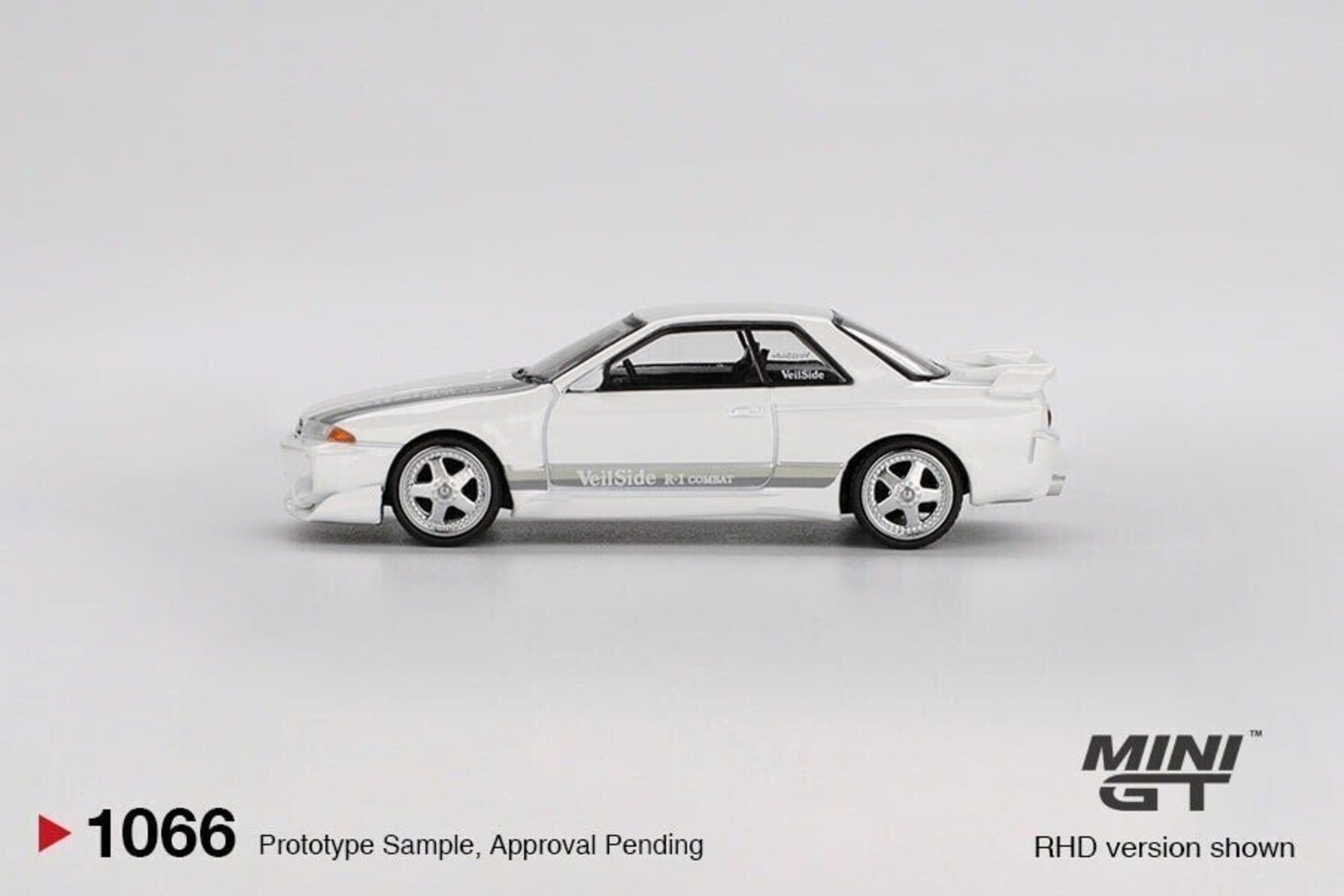 MGT01066-R 1:64 NISSAN SKYLINE GT-R (R32) VEILSIDE COMBAT C-I WHITE 2011 - 2