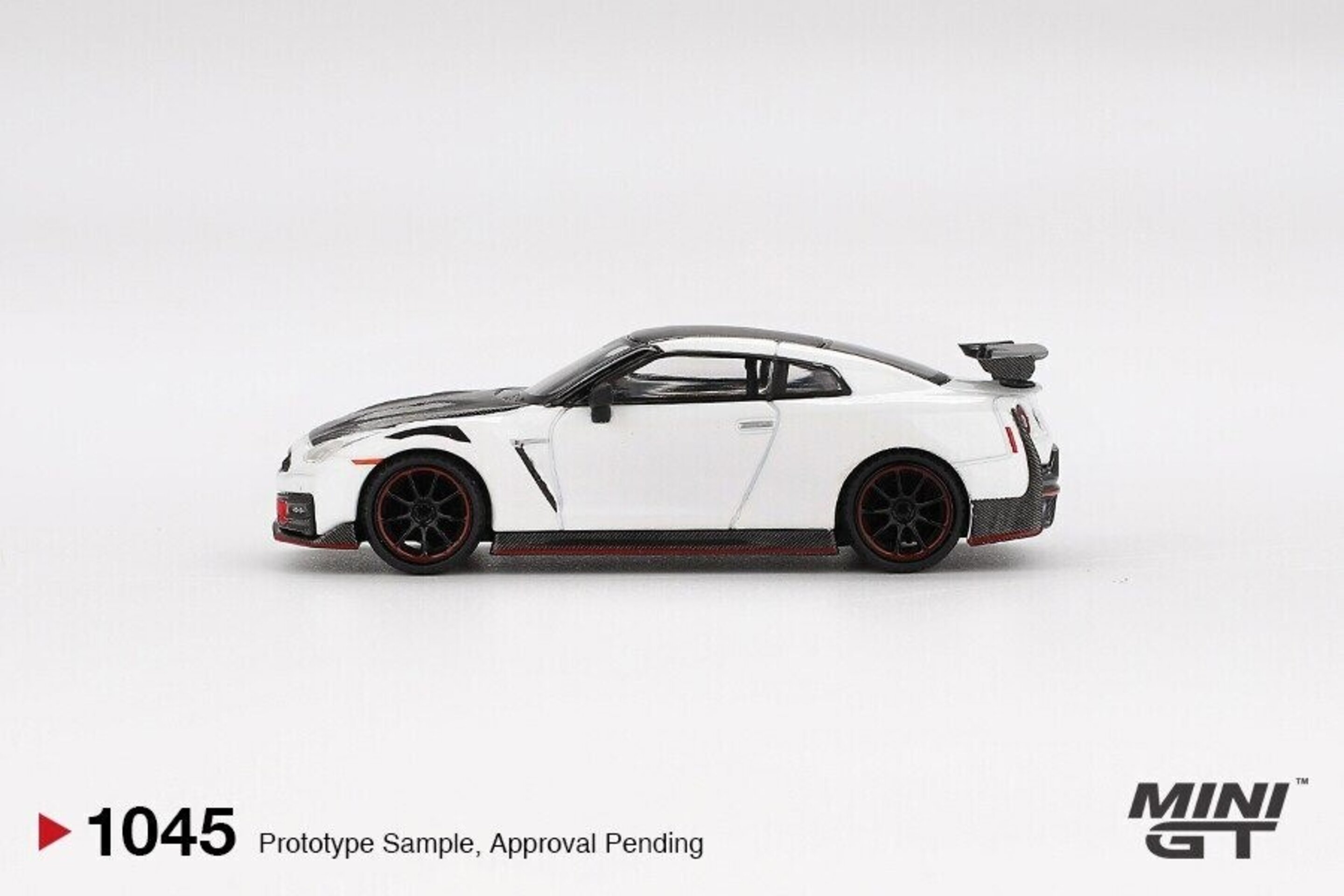 MGT01045-L 1:64 NISSAN GTR (35) NISMO  BRILLIANT WHITE PEARL 2024 MINI GT - 2