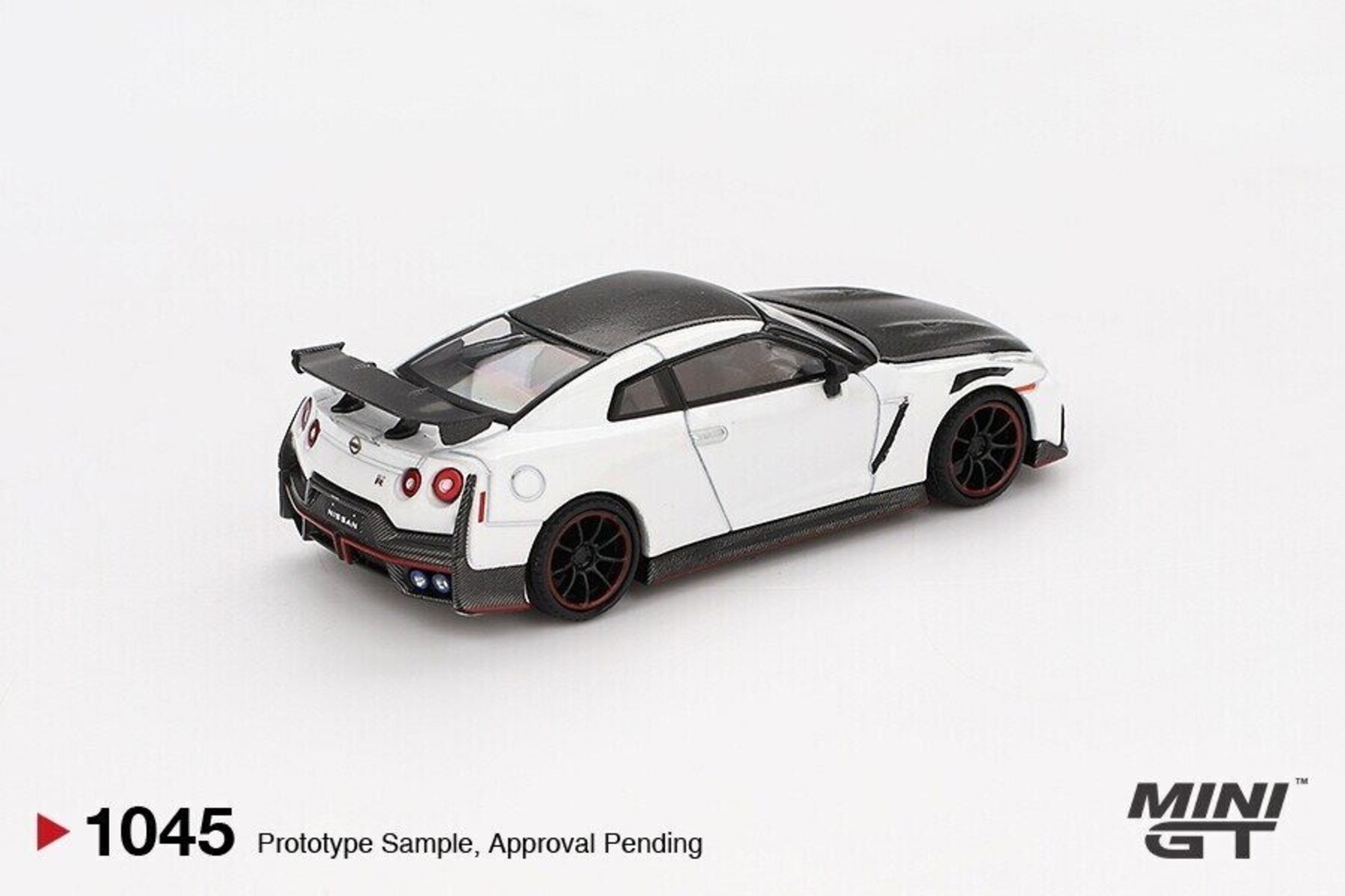 MGT01045-L 1:64 NISSAN GTR (35) NISMO  BRILLIANT WHITE PEARL 2024 MINI GT - 3