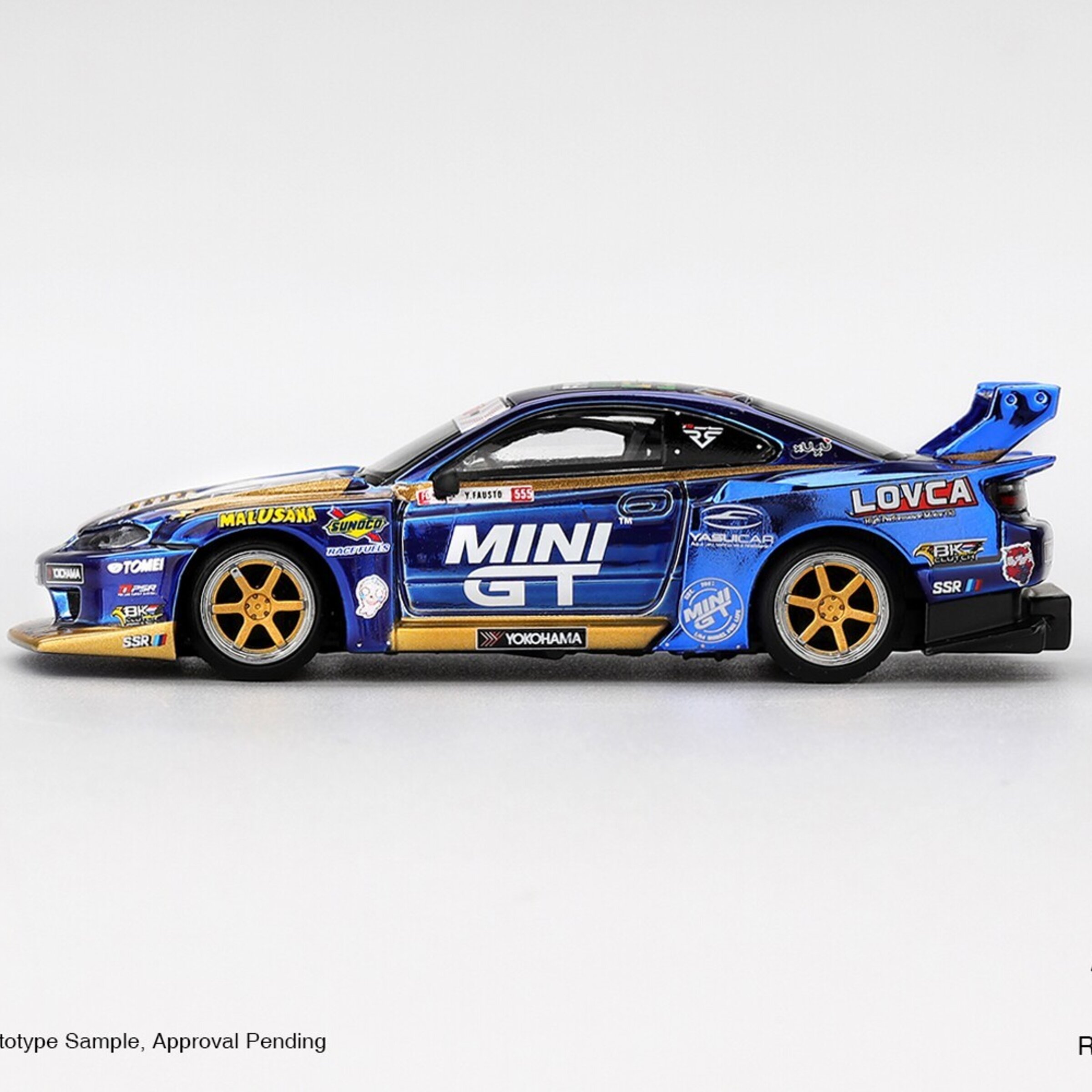 Mini GT 1/64